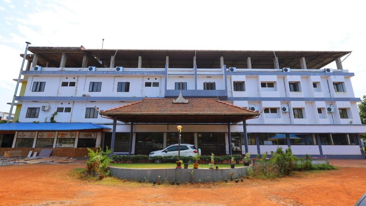 Kukuresidency Hotel Wadakkanchery Exterior photo