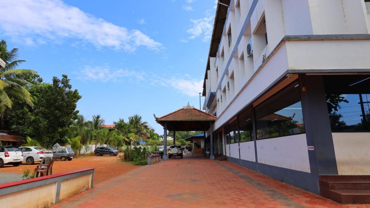 Kukuresidency Hotel Wadakkanchery Exterior photo