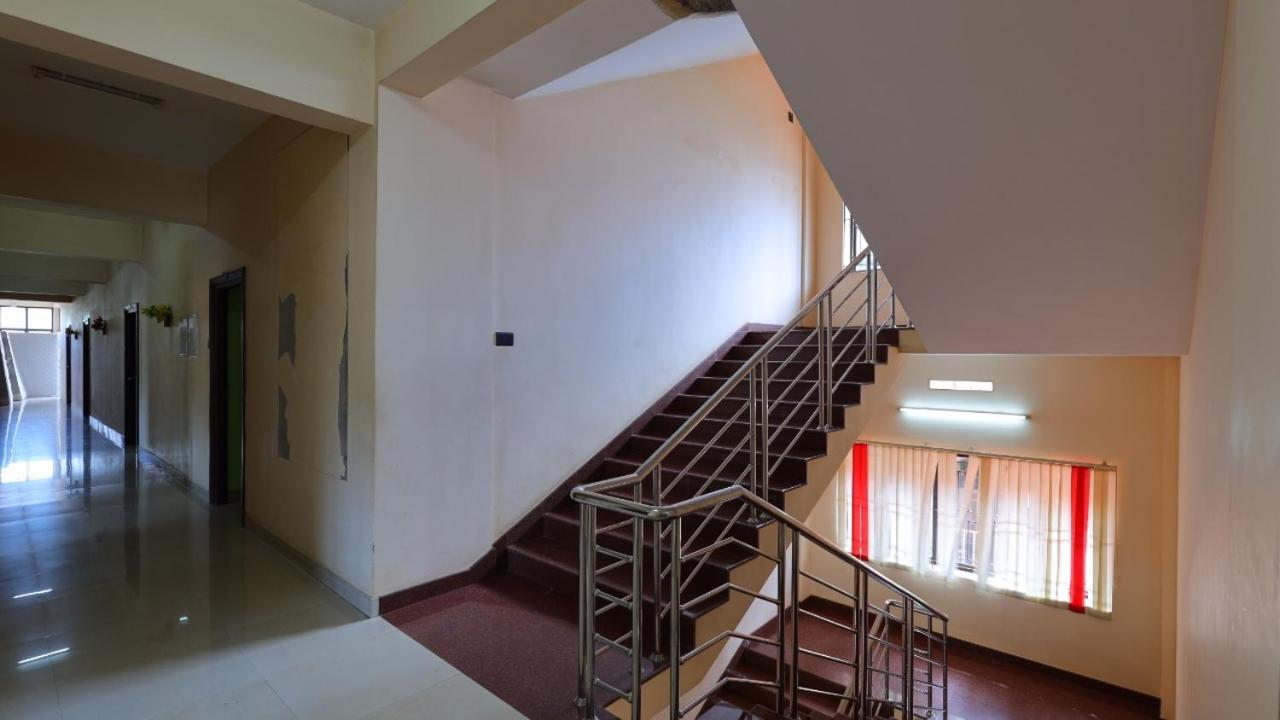 Kukuresidency Hotel Wadakkanchery Exterior photo